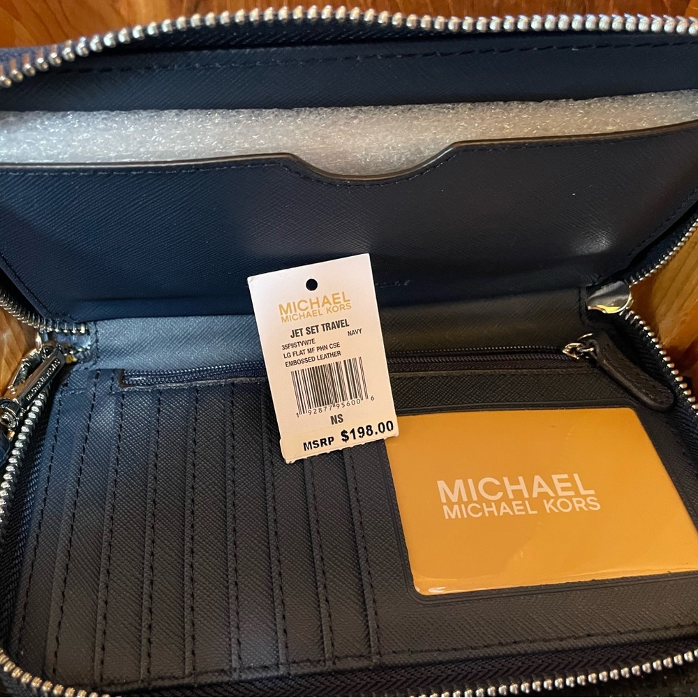 NWT Michael Kors Jet Set Embossed Leather Phone Wallet Wristlet
